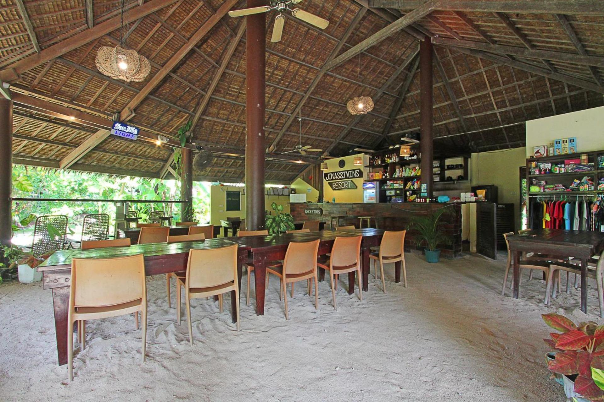 Jonas And Twins Resort General Luna  Kültér fotó